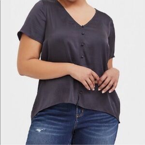 Torrid satin short sleeve blouse gray size 5